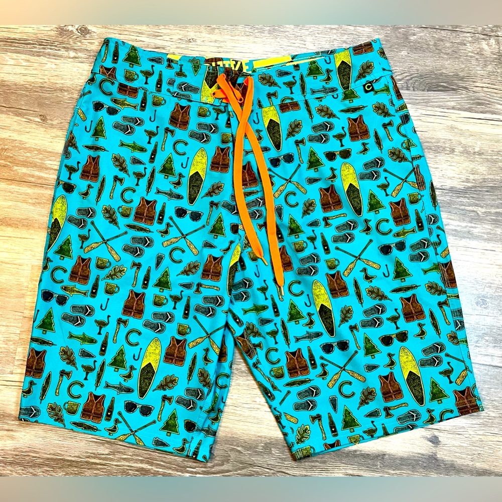 Men’s Size 33” Waist. The Chive Board / Water Shorts. KCCO. Euc